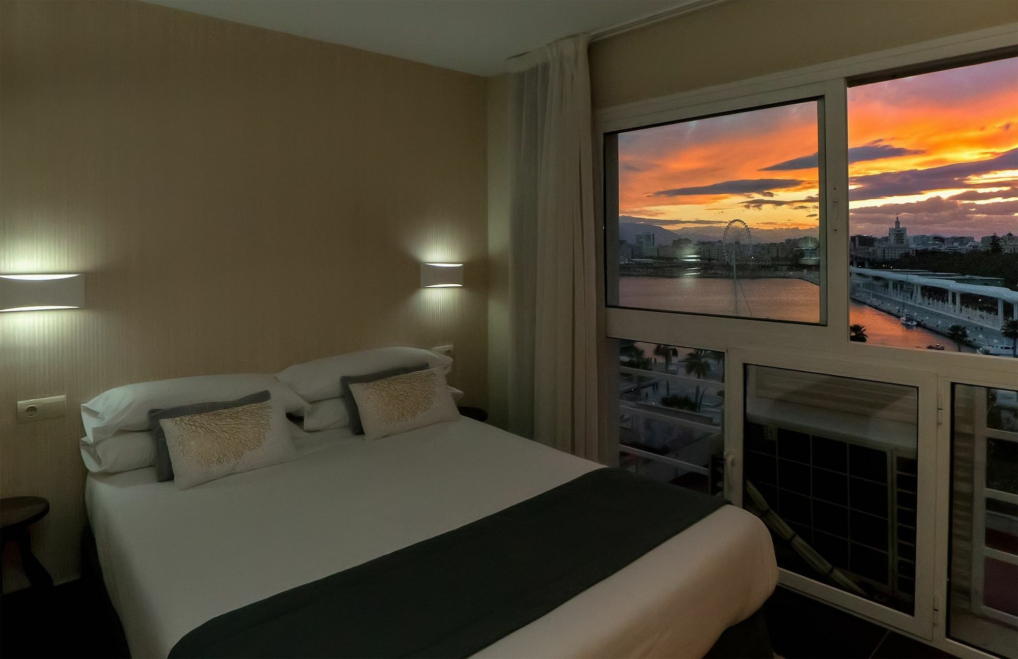 Apartamentos Malagueta Urban Beach Málaga Esterno foto