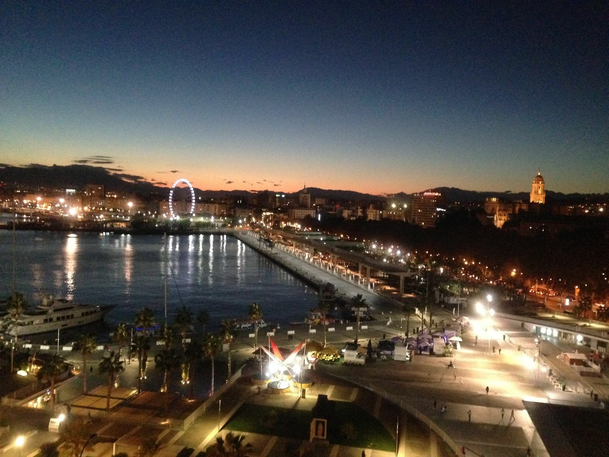 Apartamentos Malagueta Urban Beach Málaga Esterno foto